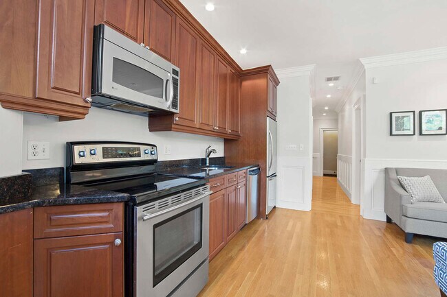 Building Photo - 244 Beacon St Unit 1B Rental