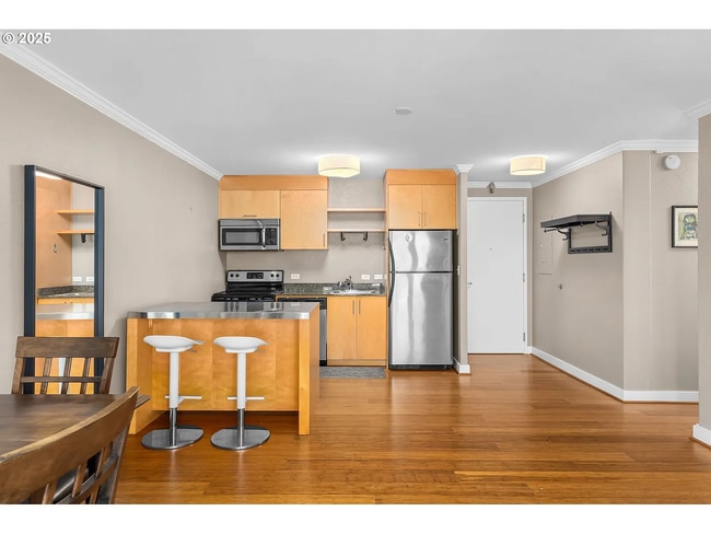 Building Photo - 255 SW Harrison St Unit 4C
