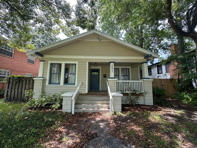 Building Photo - Walkable Home in Heart of Riverside
