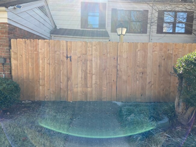 Building Photo - 3649 Haughton Ln Unit #2 Rental