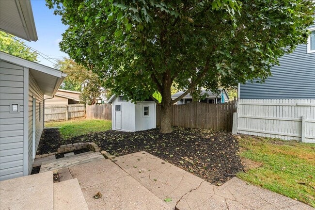 Photo - 4 bed/2bath in Bettendorf, IA