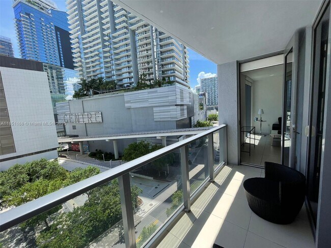 Photo - 31 SE 6th St Unit 907