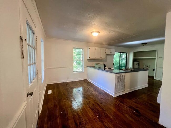 Photo - 202 Lakeview Dr