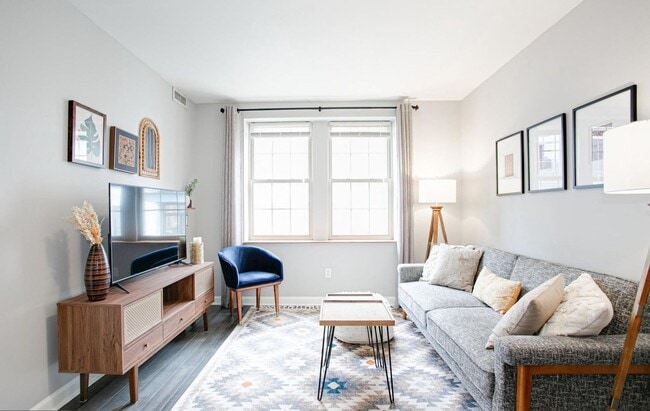Building Photo - Fantastic 1 BR/1BTH in Columbia Heights, just 3 blocks from Metro Station! Unit 207