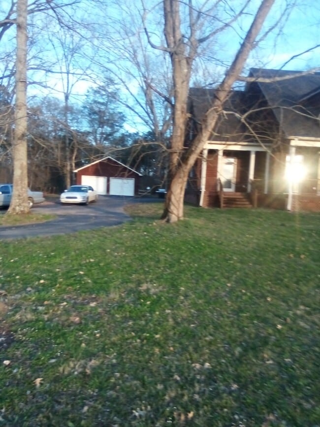 Photo - 871 Mooresville Pike Unit Henry lyles