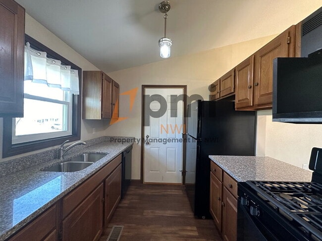 Photo - 404 Saginaw Dr