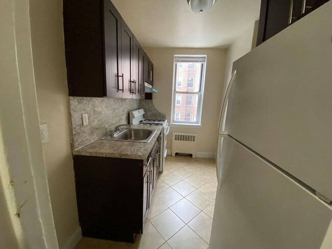 KITCHEN - 14306 Barclay Ave Unit 3B