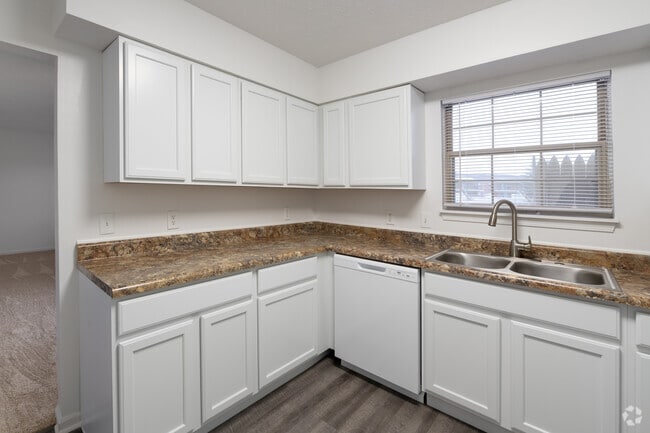 2HAB, 2BA, 1075 ft² - Remington Court