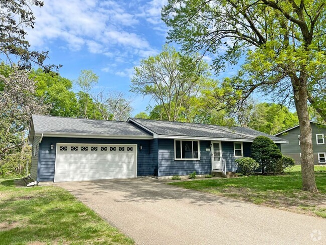 Building Photo - Charming and Comfortable 3BR with Gorgeous... Rental