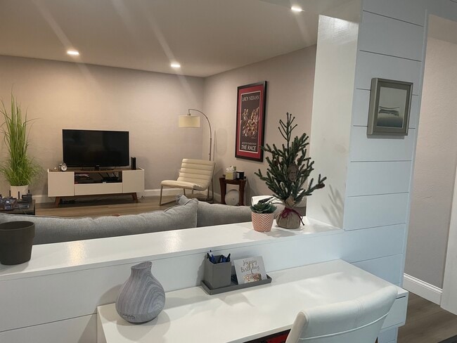 Photo - 445 32nd Ave N Unidad 308