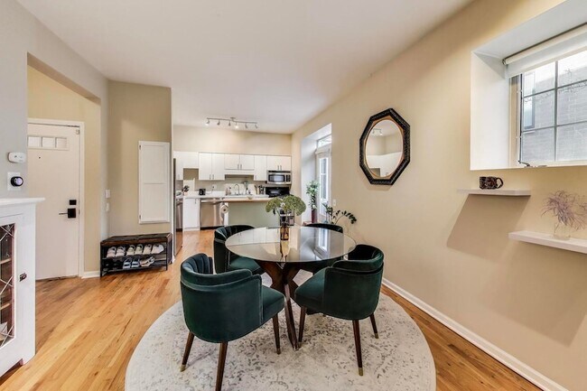Photo - 1640 W Diversey Pkwy Unit 4