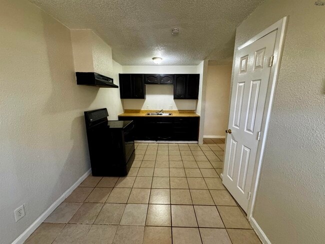 Photo - 1616 Britain St