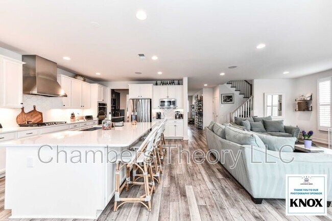 Photo - 114 Ionian St SE