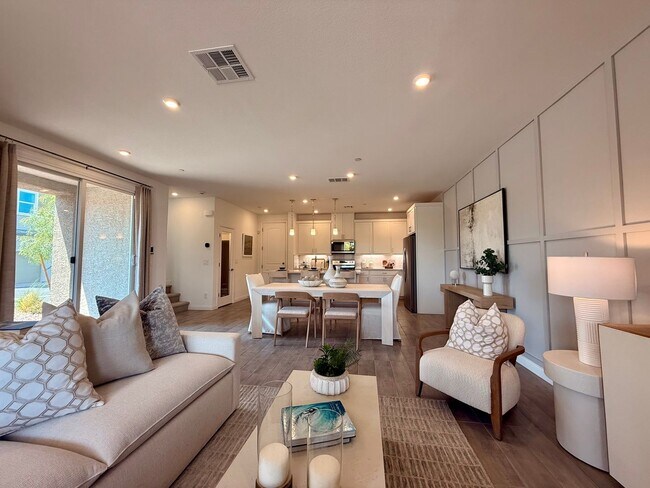 Building Photo - FULLY FURNISHED 3 BED 2.5 BATH 2 CAR GARAG... Rental