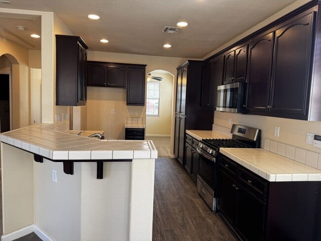 Photo - Beautiful and spacious 4 bedroom/ 2.5 bathroom home