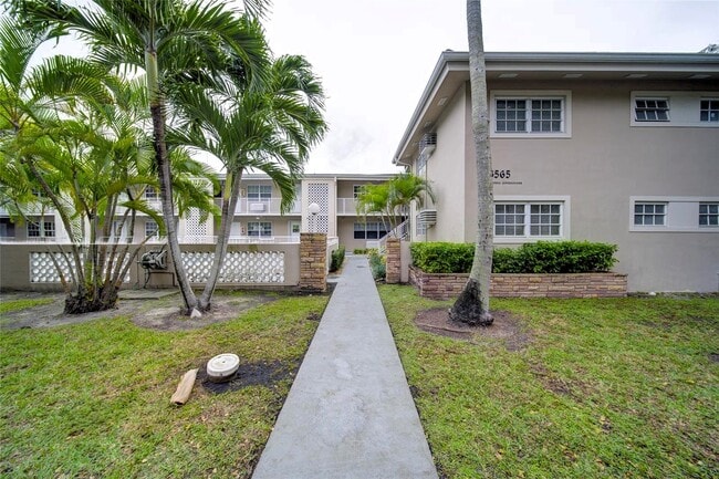 Building Photo - 6565 Santona St Unit B19