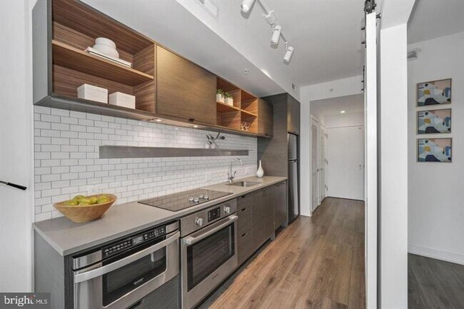 Photo - 2030 8th St NW