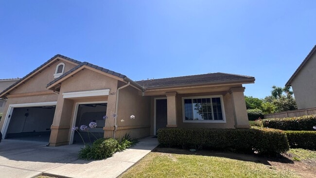 Building Photo - Beautiful home in gated community! Spaciou...