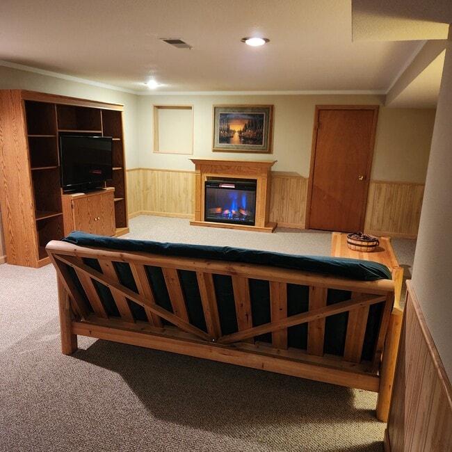 Photo - 1007 Roselawn Ave W