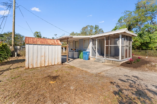 Photo - 1430 16th St W