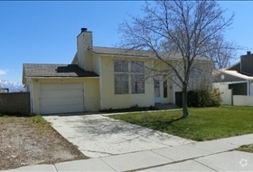 Building Photo - Updated 3 Bd. Office. Walk-Out Basement Rental