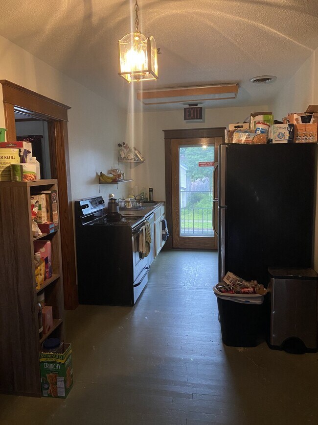 Photo - Spacious top floor 4 bed 1 bath by UWEC! Unit 2