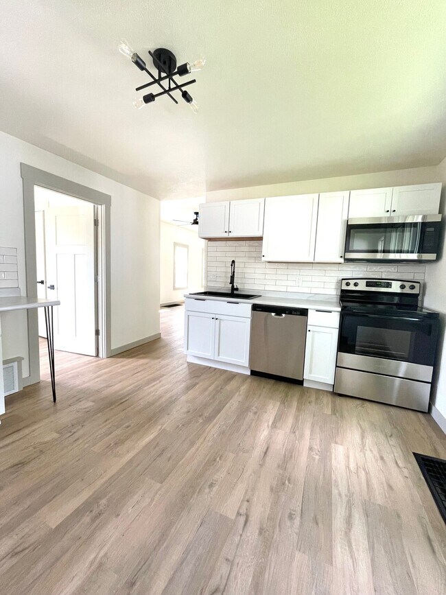 621 Duplex Condo Unit 1 Condo for Rent in Escanaba, MI