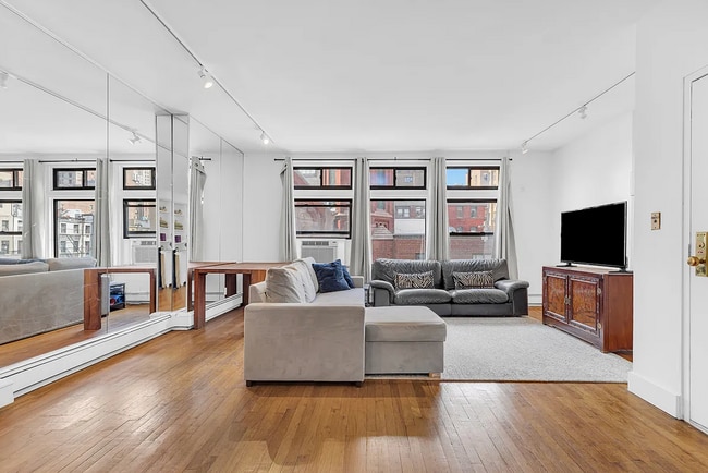 141 E 29th St