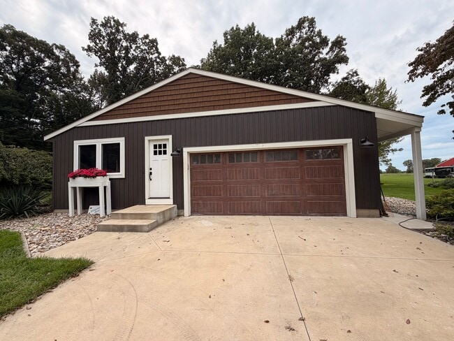 6375 Bauer Rd