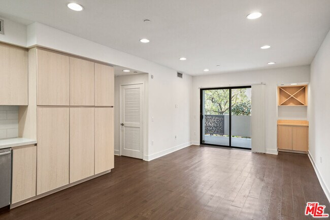 Photo - 6217 Waring Ave Unit ph1