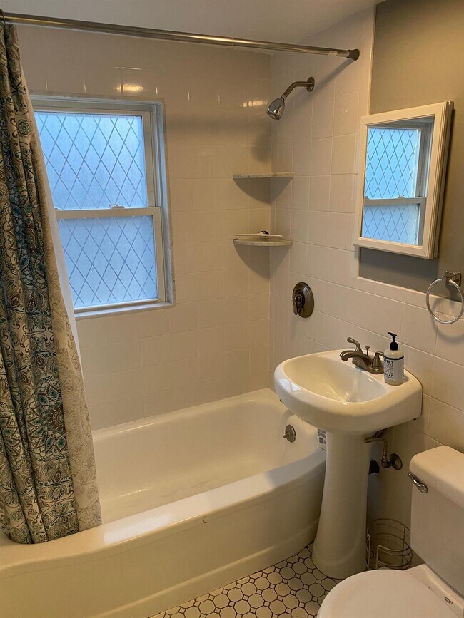 Photo - 28 Linden Ave Unit 1