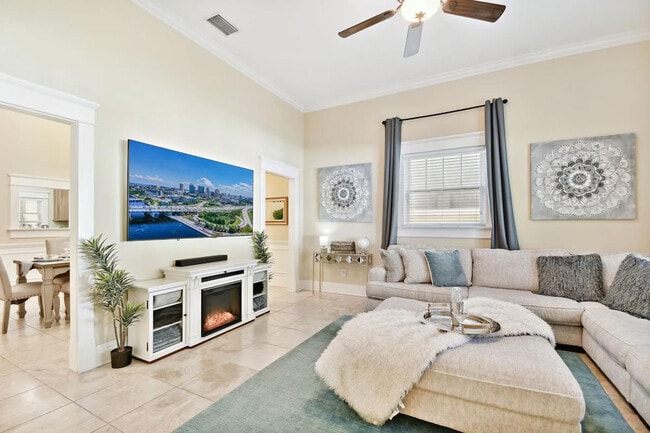 Building Photo - 607 S Orleans Ave Unit ID1272820P