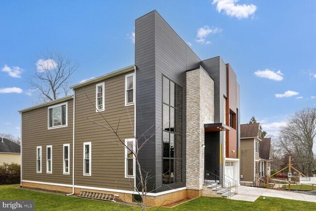 Photo - 4917 Erie St