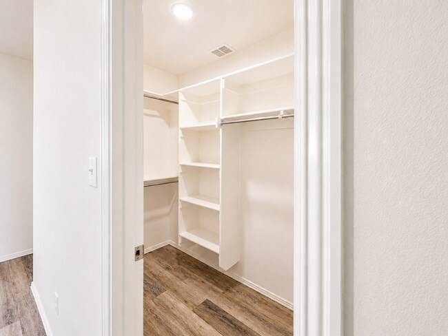 Photo - 1011 S Benchmark Ln
