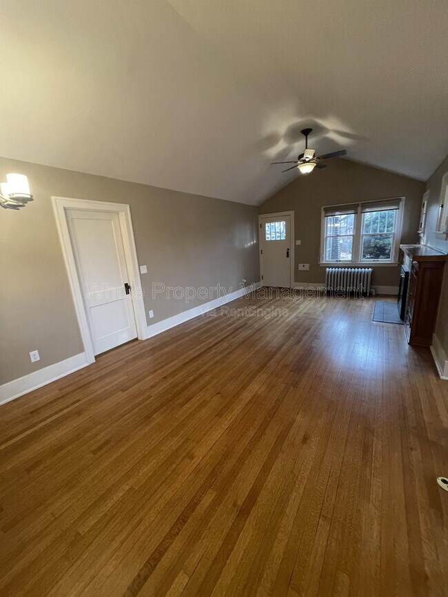 Photo - 4290 King St