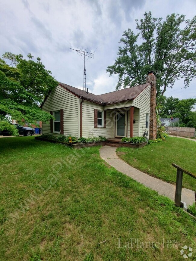 Building Photo - Cute 2 bedroom, 1 bath home on a corner lo...