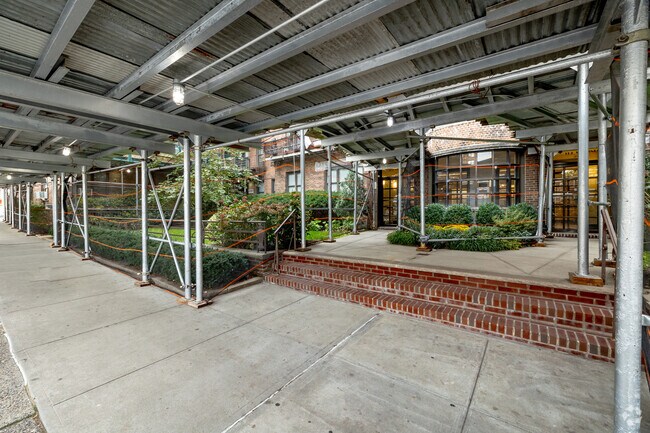 Photo - 98120 Queens Blvd