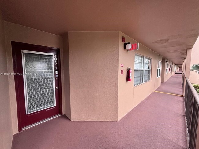 Building Photo - 500 SW 130th Terrace Unit 203A