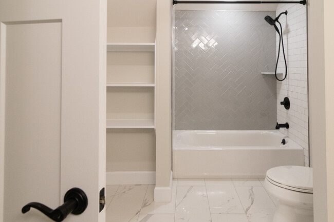 Photo - 1090 New York Ave