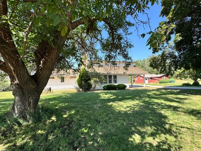 Photo - West Valley 3 bedroom country home with 3 ...