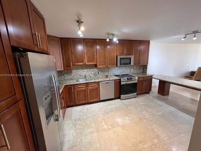 8877 Collins Ave Unit 404