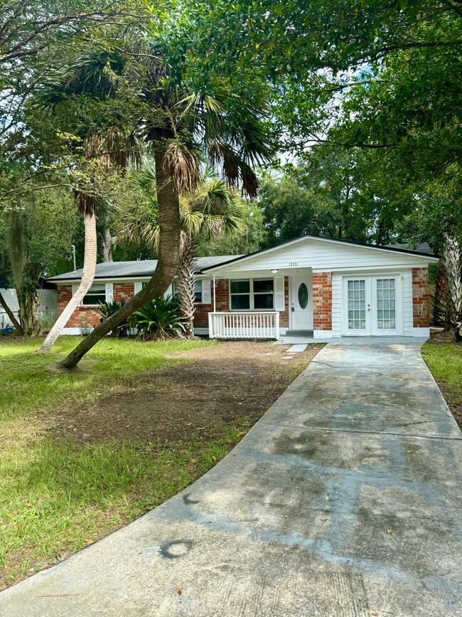 Beautiful 4 Bedroom Rental near Beach Blvd - Beautiful 4 Bedroom Rental near Beach Blvd