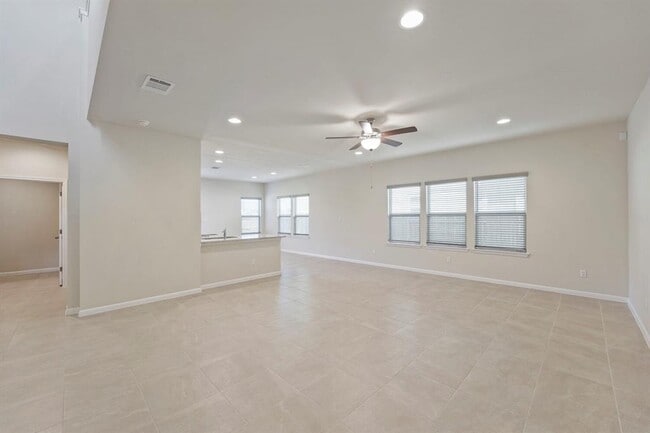 Photo - 202 Driftwood Ln