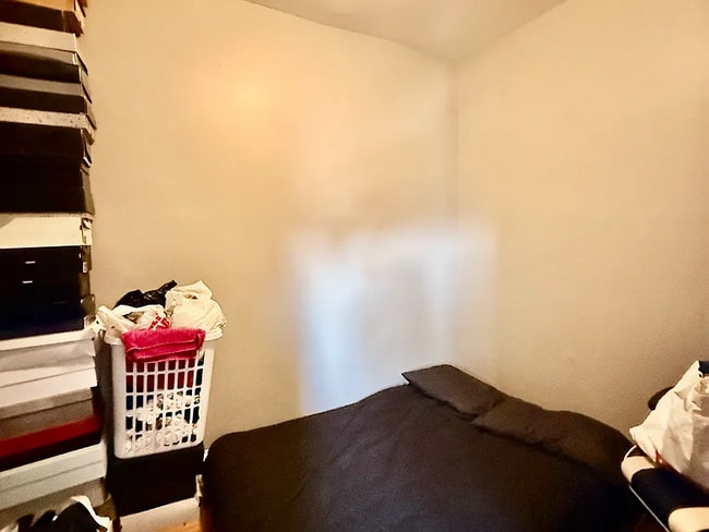 Building Photo - 831 N Ashland Ave Unit 2