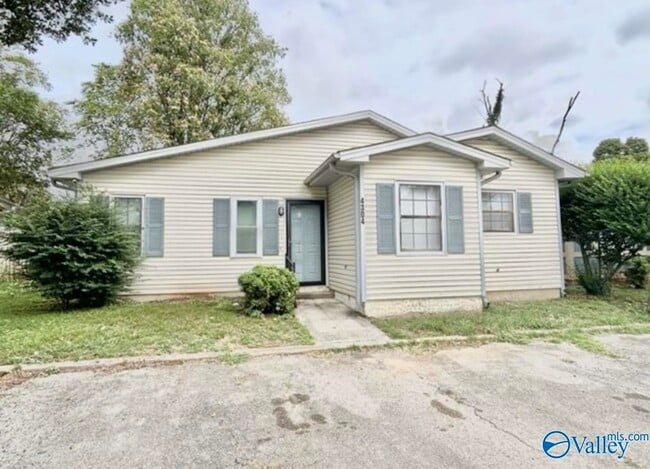 Photo - 4304 Chalet Cir NW