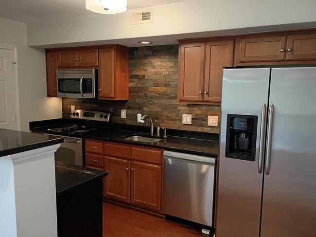 Photo - 5414 1st Pl NW Unidad 504 Bedroom