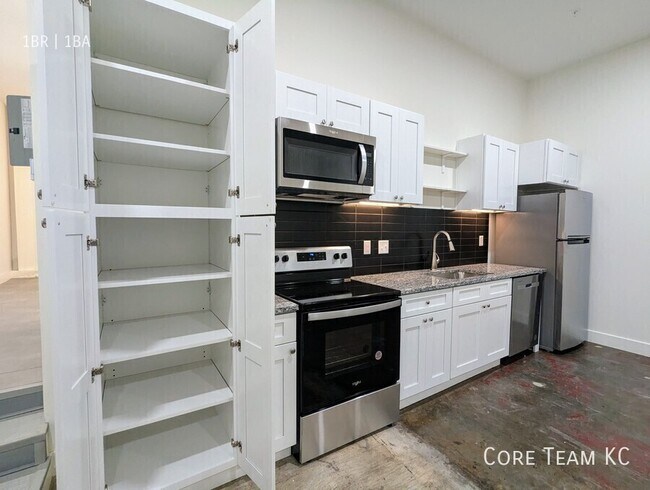 Photo - 3100 E Gillham Plaza Unit 201