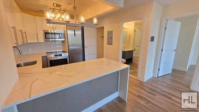 Sunlit 5th-Floor 1-Bed with a Showpiece Open Kitchen