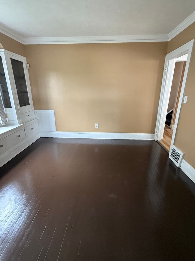 Photo - Lee/Harvard single home Water/Sewer included