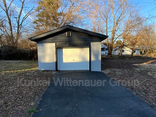 Photo - 5 Lakewood Dr